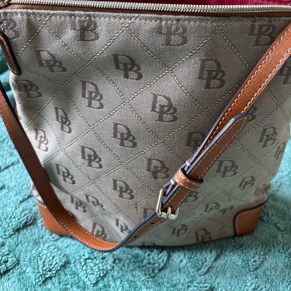 Dooney & Bourke Quilted Signature Logo Purse Bag Tan Brown Clean - Picture 3 of 5